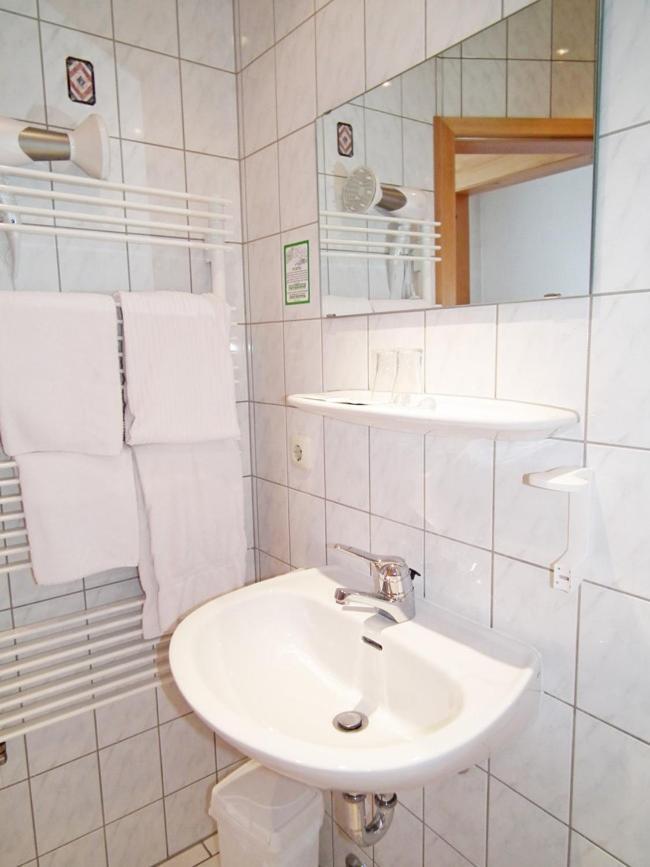 Gasthaus & Hotel Zur Linde Friedrichroda Ngoại thất bức ảnh