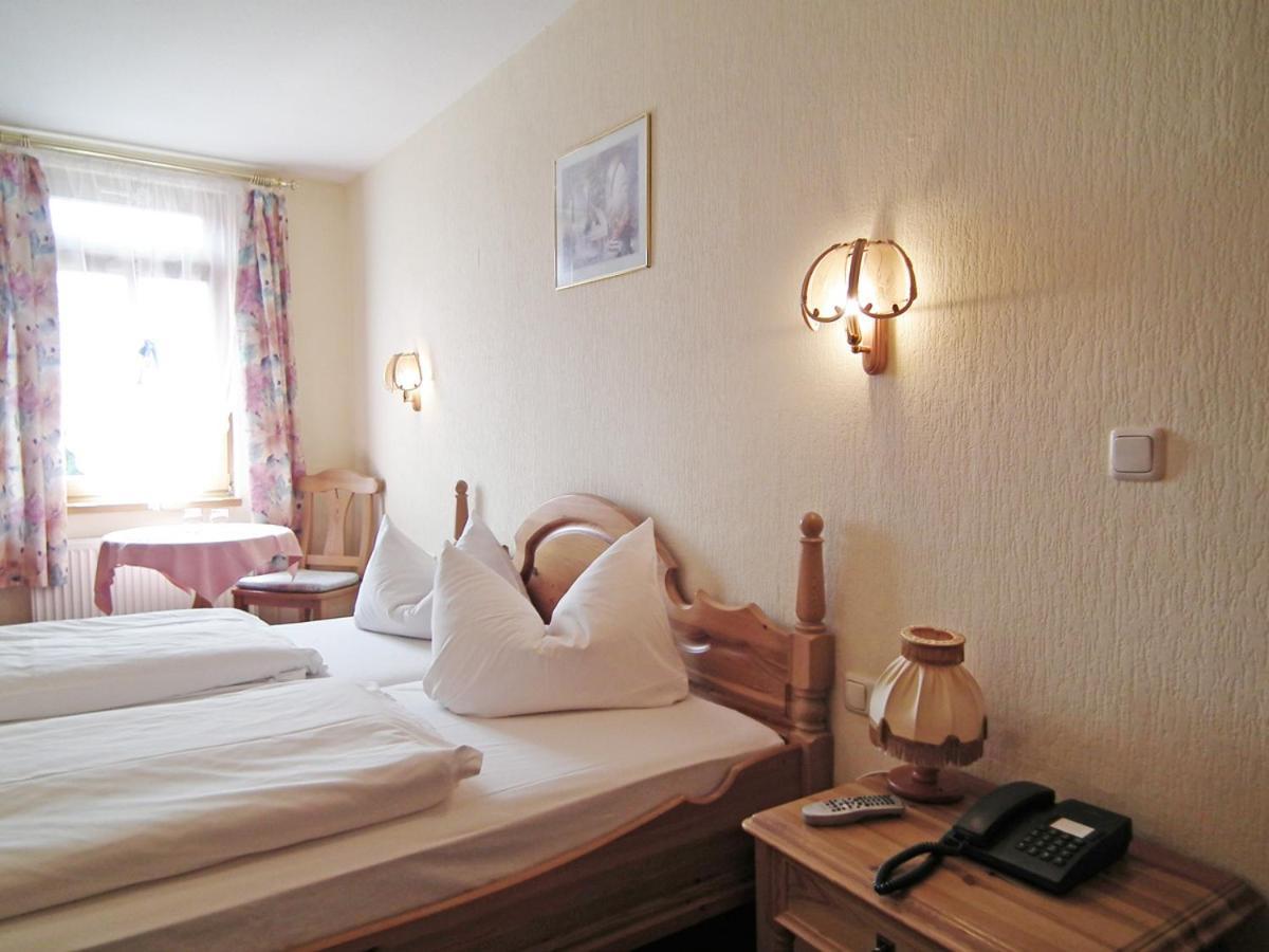 Gasthaus & Hotel Zur Linde Friedrichroda Ngoại thất bức ảnh