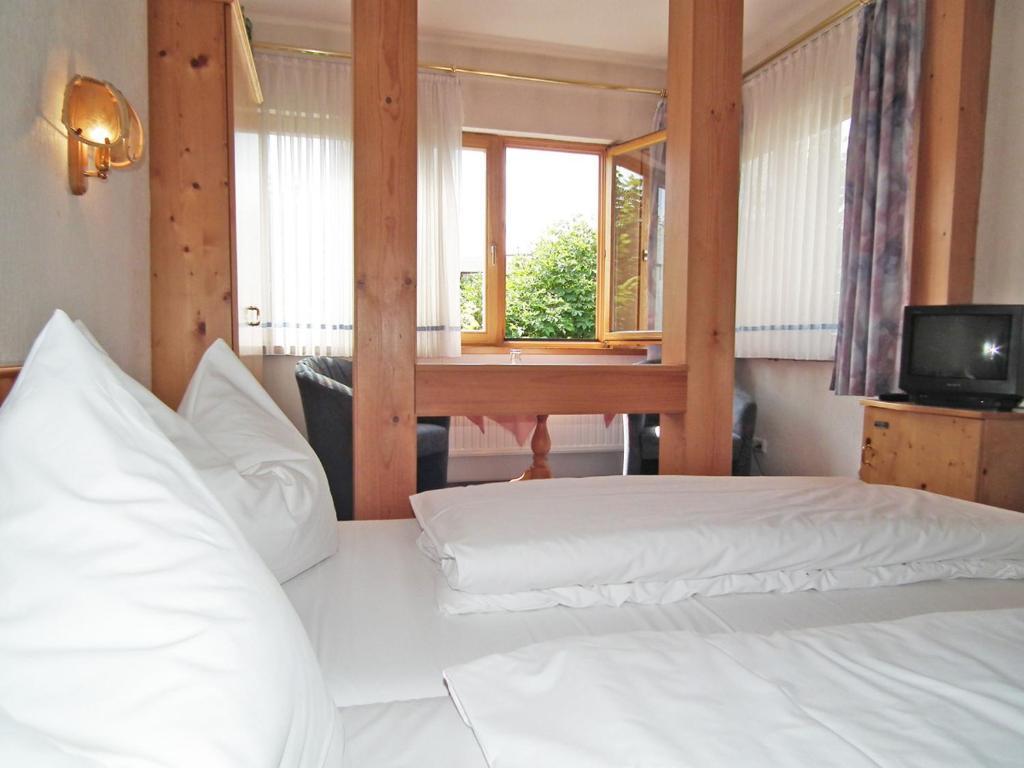 Gasthaus & Hotel Zur Linde Friedrichroda Phòng bức ảnh